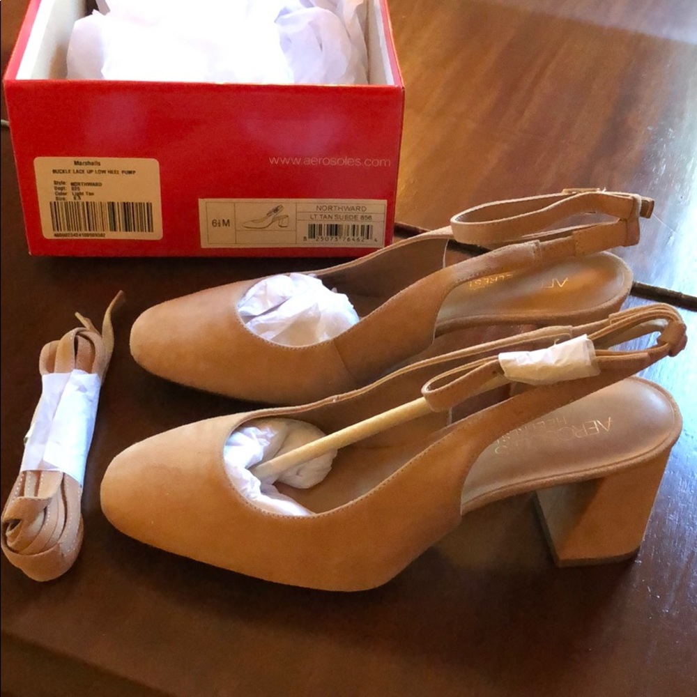 Aerosole tan suede low heel pump